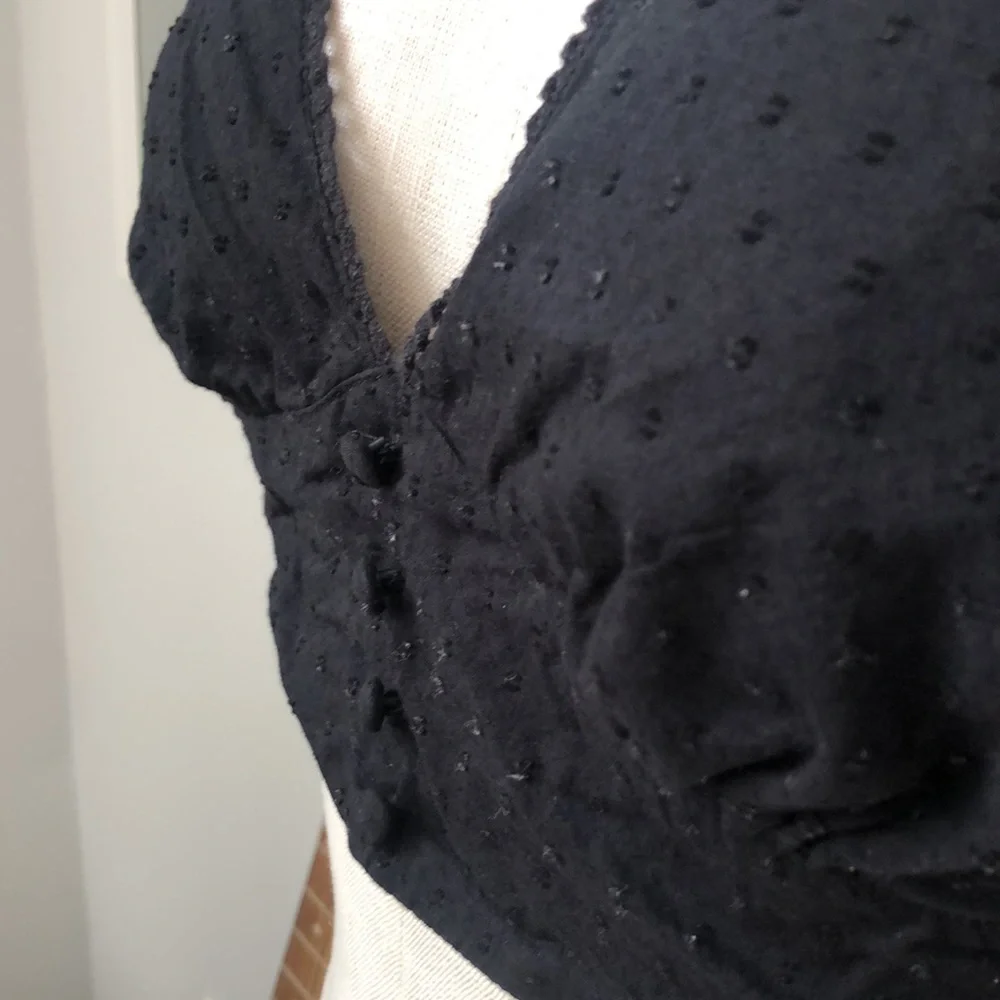 Eyelet 🖤 Tie Back Crop Top - Picture 8 of 9